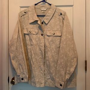 NWT CJ Banks: Women’s Top Buttons Down the Front